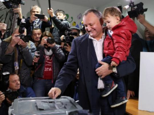 Игорь Додон на избирательном участке