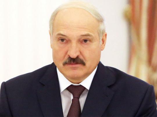 Лукашенко пожаловался на увеличение потока оружия из Украины