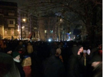 Активисты штурмуют офис Медведчука в центре Киева (фото)