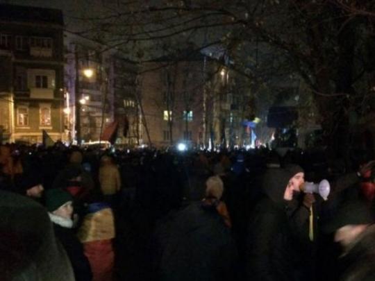 Активисты штурмуют офис Медведчука в центре Киева (фото)