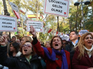 В Турции отозвали вызвавший массовые протесты законопроект, позволяющий браки с детьми 