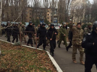 В Одессе два десятка неизвестных в камуфляже устроили погром на таможне (фото)