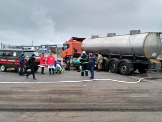 На Николаевщине автомобиль с военными врезался в бензовоз: трое погибших (фото)