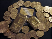 Золотые монеты и слитки