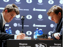 В десятой партии матча в Нью-Йорке Магнус Карлсен одержал первую победу над Сергеем Карякиным