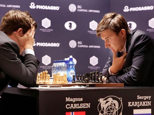 Норвежец Карлсен и россиянин Карякин поборются за звание чемпиона мира в дополнительных быстрых партиях