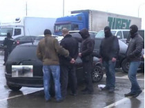 В Мукачево задержали рэкетира, вымогавшего у чиновника 15 тыс. грн за&#133; спокойное проживание (фото)