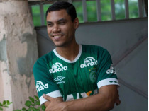 Выживший в авиакатастрофе 31-летний защитник Элио Нето может вернуться в большой футбол