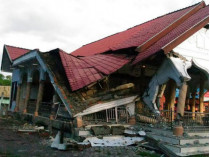 Разрушенное здание в Ачех