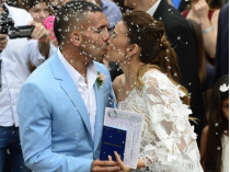 Знаменитый форвард Карлос Тевес женился на своей возлюбленной спустя… 19 лет после знакомства