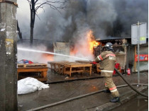 Пожар на «Дарынке» в Киеве потушили