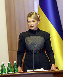 Юлия тимошенко: «после выборов право определять тарифы на услуги жкх надо передать центральному регулирующему органу, который не будет зависеть от каких-либо политических веяний»