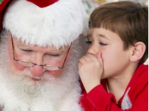 Если сказать семилетнему ребенку, что Деда Мороза не существует, его это может травмировать 