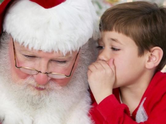 Если сказать семилетнему ребенку, что Деда Мороза не существует, его это может травмировать 