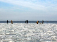 В Запорожской области со льдины спасены 12 рыбаков
