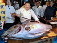 В Японии огромного тунца продали на аукционе за 636 тысяч долларов 
