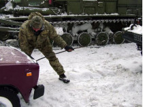 На Одесчине в ликвидации последствий снежной стихии принимают участие военные (фото)