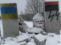 Польша готовит ноту Украине из-за оскверненного памятника на Львовщине