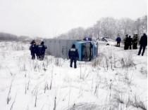 В Запорожской области перевернулся автозак с 11 заключенными (фото)