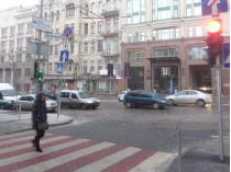 Два пешеходных перехода на Бессарабской площади уже оборудовали светофорами