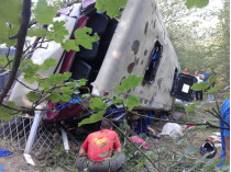 В Крыму автобус сорвался с обрыва