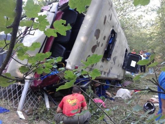 В Крыму автобус сорвался с обрыва
