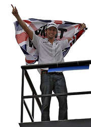 Британец дженсон баттон досрочно завоевал звание чемпиона мира по «формуле-1», заняв пятое место на гран-при бразилии