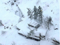 При сходе снежной лавины на отель в Италии погибли около 30 человек 