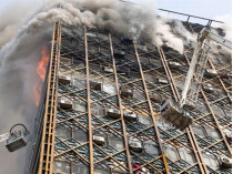 В результате обрушения горящего здания в Тегеране погибли не менее 30 человек 