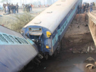 В результате железнодорожной катастрофы в Индии погибли 26 человек
