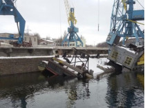 В Каменском в Днепр вылилось 300 тонн мазута – СМИ