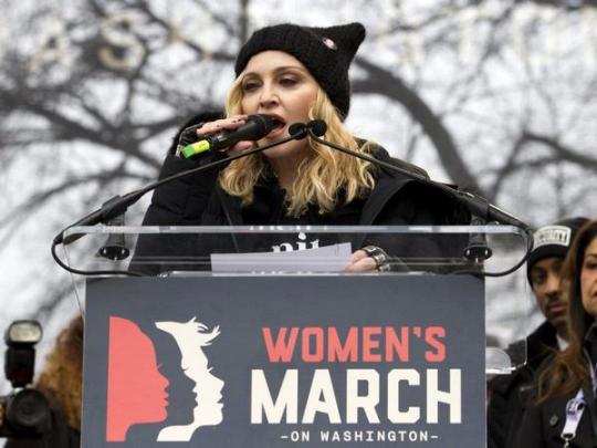 Мадонна выступает на «Марше женщин»