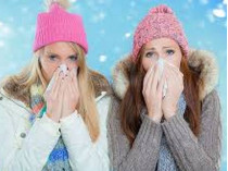 Зимой у человека на улице насморк может появляться из-за холодовой аллергии 