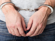 В Полтаве задержан владелец домашней порностудии, который развращал несовершеннолетних девочек (фото)
