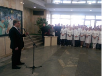 Порошенко: школа медицинских волонтеров при больнице Мечникова стала образцовой