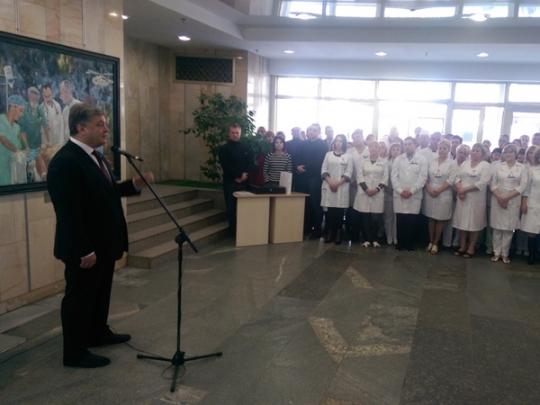 Порошенко: школа медицинских волонтеров при больнице Мечникова стала образцовой