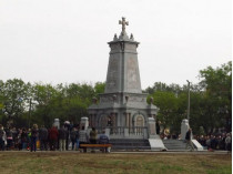 Нацполиция начала расследование по факту осквернения памятника болгарским ополченцам в Одесской области (фото)