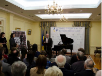 Украинские дипломаты организовали в Вашингтоне благотворительный концерт для помощи военным