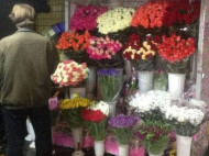 В столице 15-летний подросток ограбил цветочных киоск на 3 тысяч гривен, чтобы подарить розы любимой 
