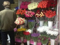 В столице 15-летний подросток ограбил цветочных киоск на 3 тысяч гривен, чтобы подарить розы любимой 