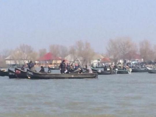 В Одесской области рыбаки перекрыли Дунай, требуя разрешения на вылов сельди