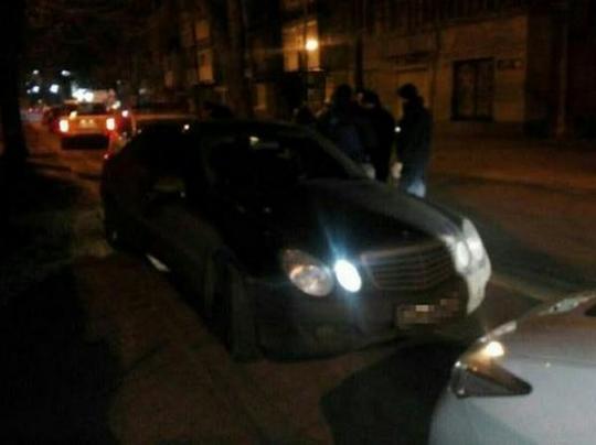 В Харькове выпивший водитель иномарки, пытавшийся скрыться от полиции, устроил патрульным скандал (фото)