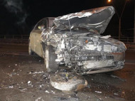 В Киеве BMW протаранил два автомобиля (фото)

