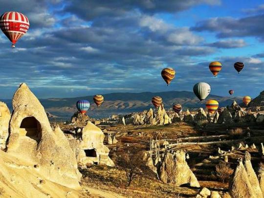 В турецкой области Каппадокия около 50 иностранных туристов пострадали при жесткой посадке трех воздушных шаров