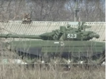 Россия перебросила к границе с Украиной десятки современных танков&nbsp;— Reuters (видео)