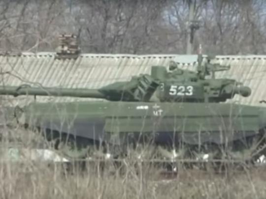 Россия перебросила к границе с Украиной десятки современных танков&nbsp;— Reuters (видео)