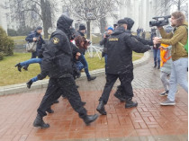 Среди задержанных в Минске – журналисты
