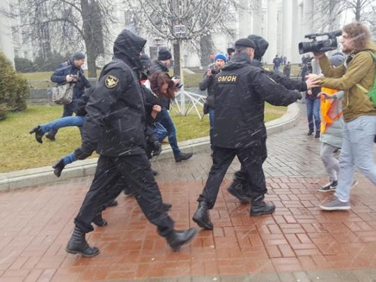 Среди задержанных в Минске – журналисты