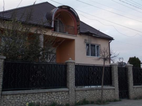 На Закарпатье обстреляли дом бывшего зампрокурора области&nbsp;— СМИ (фото)