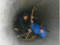 дети в бетонной ловушке в Запорожье